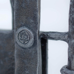 Detail z�bradlia s logom UKOVMI