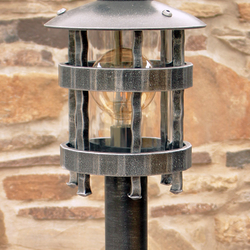 Kovan� stojanov� lampa do z�hrad a parkov HISTORIK - luxusn� exteri�rov� svietidlo s pe�a�ou UKOVMI