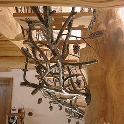 Ru�ne kovan� schodisko Strom - detail - luxusn� schodisko v po�ovn�ckej chate