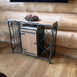 Kovan� komoda pod TV s �lo�n�m priestorom na v�no - umeleck� n�bytok