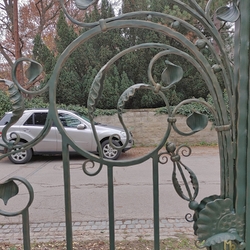 Detail kovanej br�ny v rustik�lnom preveden� 