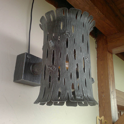 Kované tienidlo na lampu - kôra stromu - exteriérová lampa na stenu - jedinečné osvetlenie budov, altánkov... Kované tienidlo na lampu - kôra stromu - exteriérová lampa na stenu - jedinečné osvetlenie budov, altánkov...