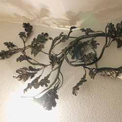 Kovan� bo�n� lampa - interi�rov� lampa vykovan� ako dubov� kon�r - exkluz�vne n�stenn� svietidlo